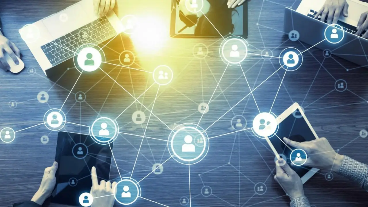 Компания J’son & Partners Consulting провела исследование российского рынка унифицированных коммуникаций и совместной работы (Unified Communications&Collaboration)
Согласно представленным данным, выру... | Сетка — социальная сеть от hh.ru