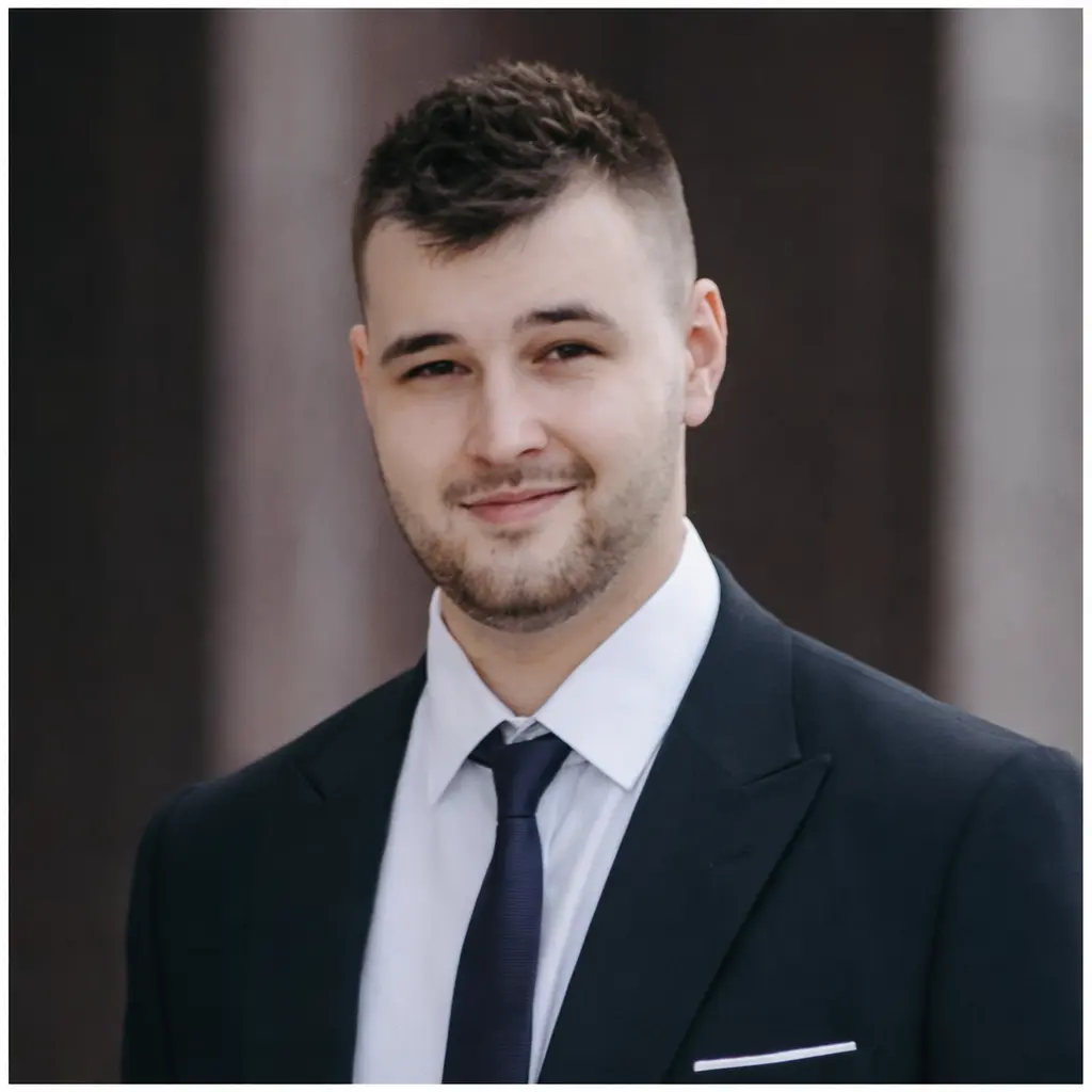 Владислав Рябов