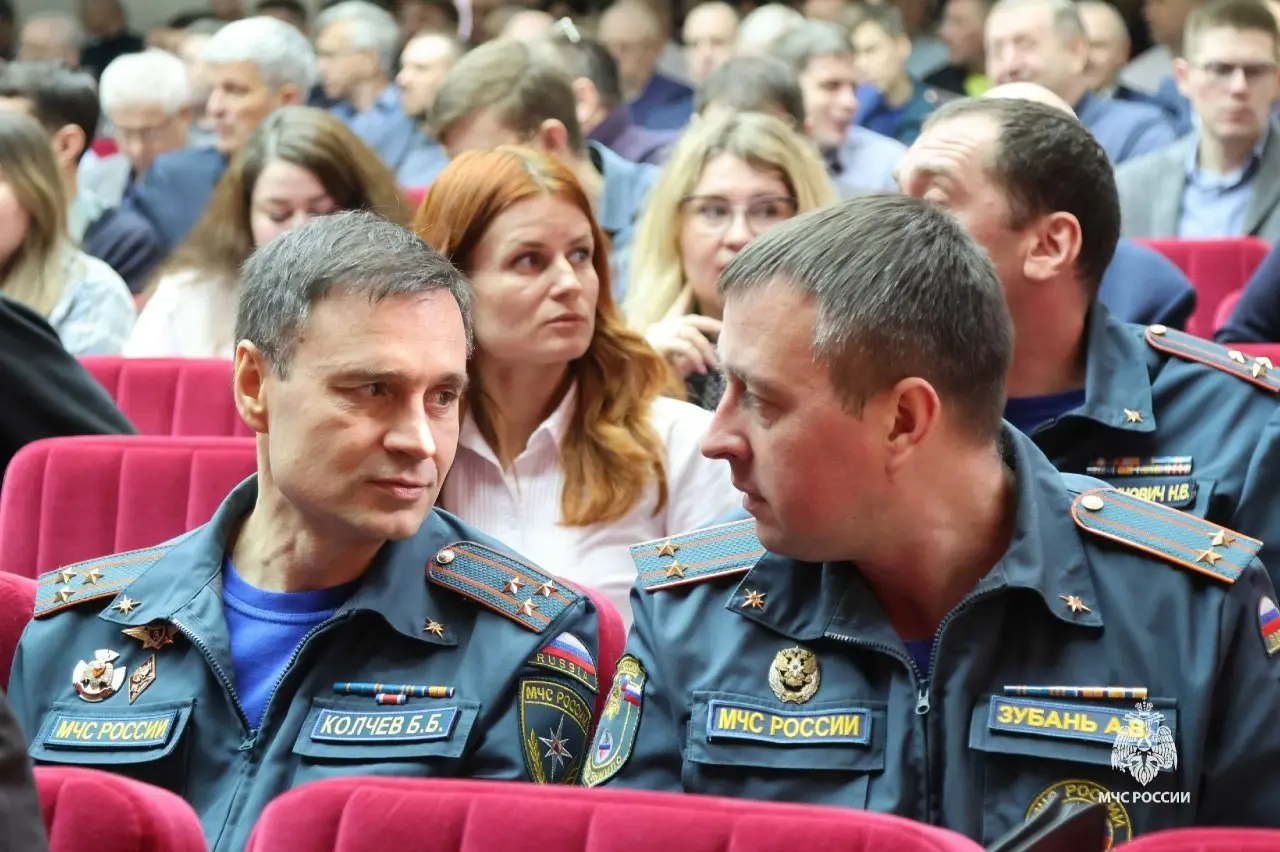 Фоторепортаж и видеонарезка со вчерашней конференции во ВНИИПО МЧС России про обязательное и добровольное подтверждение соответствия в области пожарной безопасности 📸
Еще больше фото тут: https://vk | Сетка — социальная сеть от hh.ru