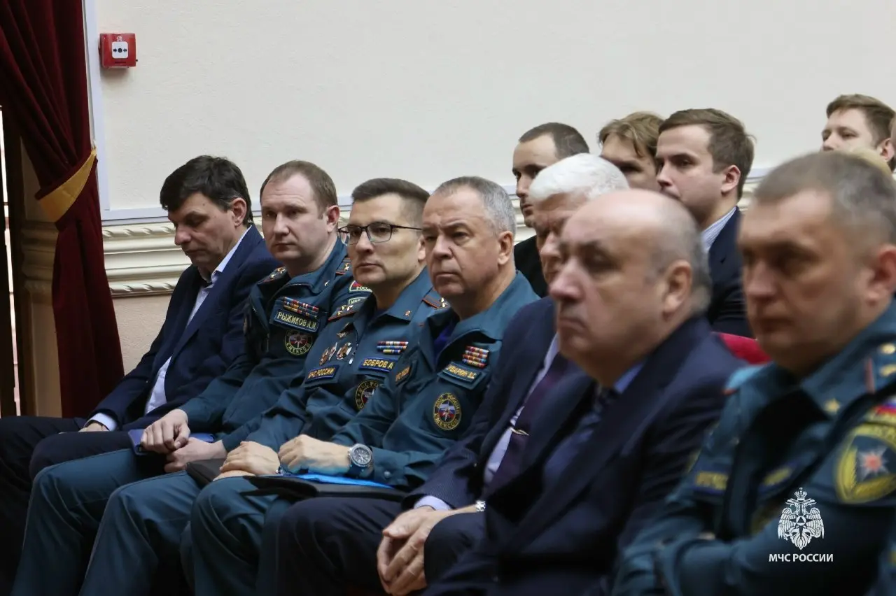 Фоторепортаж и видеонарезка со вчерашней конференции во ВНИИПО МЧС России про обязательное и добровольное подтверждение соответствия в области пожарной безопасности 📸
Еще больше фото тут: https://vk | Сетка — социальная сеть от hh.ru