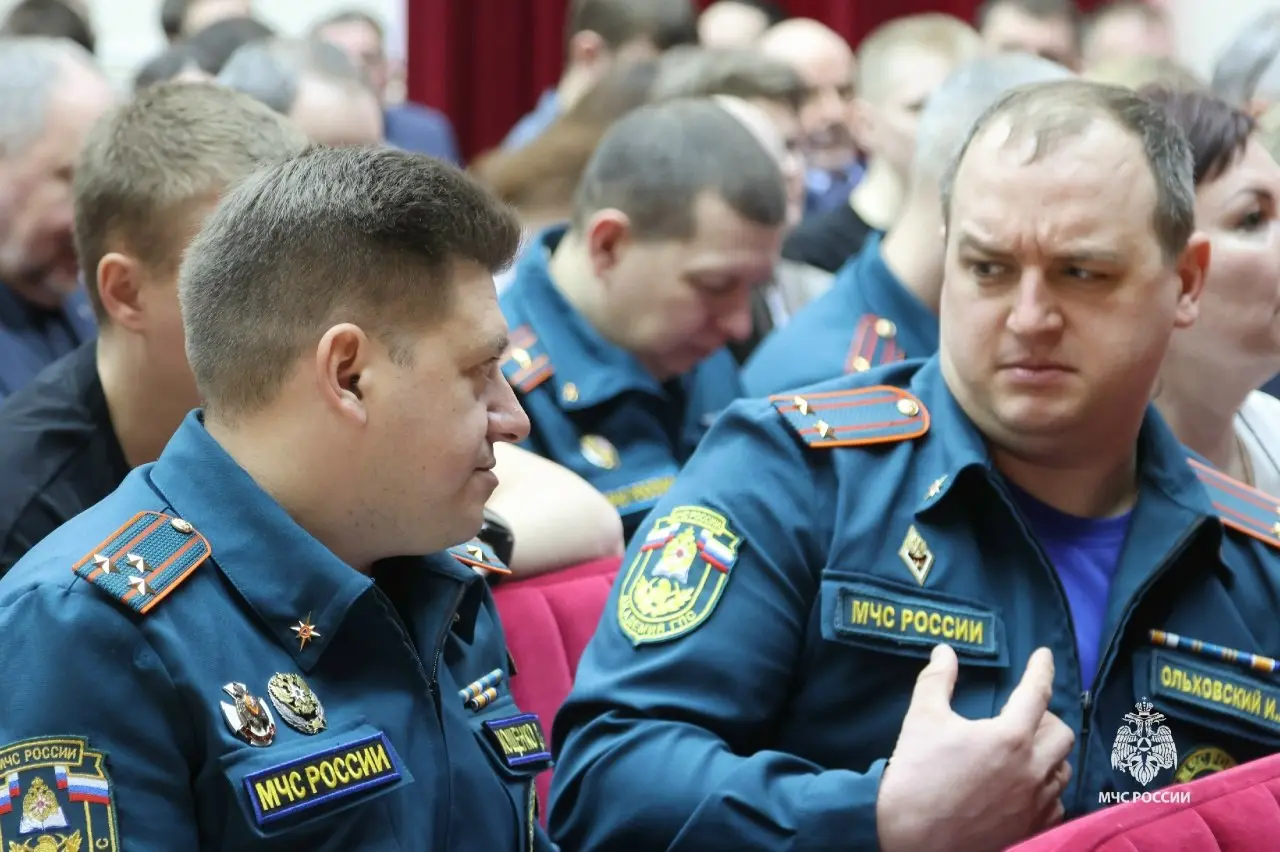 Фоторепортаж и видеонарезка со вчерашней конференции во ВНИИПО МЧС России про обязательное и добровольное подтверждение соответствия в области пожарной безопасности 📸
Еще больше фото тут: https://vk | Сетка — социальная сеть от hh.ru