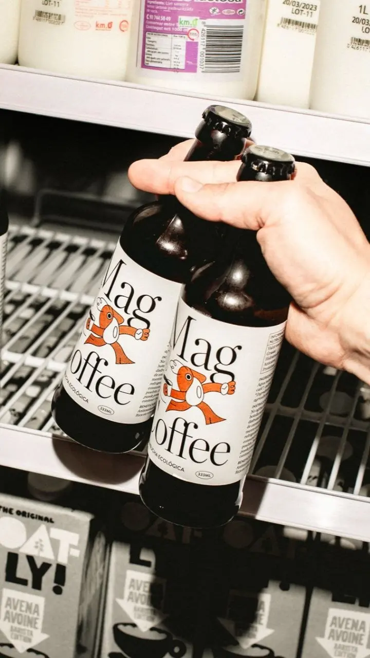 Цвет и форма
Именно этим меня зацепил испанский кофейный бренд El Magnifico в первую очередь | Сетка — социальная сеть от hh.ru