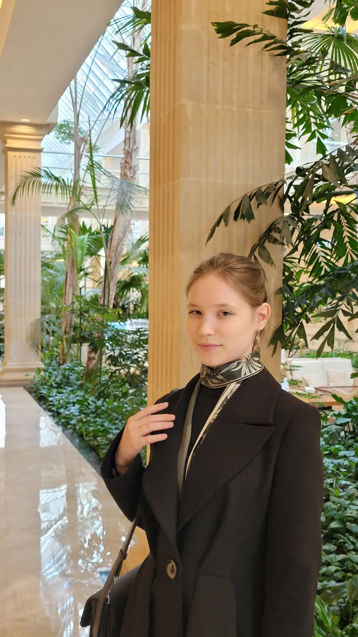 📌 Меня зовут Диана, я — маркетолог-практик
Много лет назад я начинала путь с пиццерии, где делала всё: красила стены, стояла за кассой, дизайнила меню, вела соцсети, наполняла сайт и запускала промо | Сетка — социальная сеть от hh.ru
