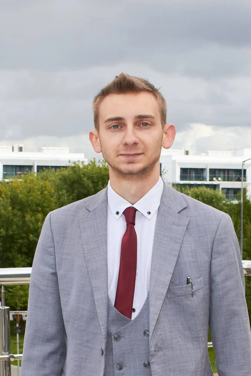 Привет! 👋
💼 Меня зовут Даниил Кочетов, мне 23 года. Я журналист, политический обозреватель, специалист по государственному и муниципальному управлению | Сетка — социальная сеть от hh.ru