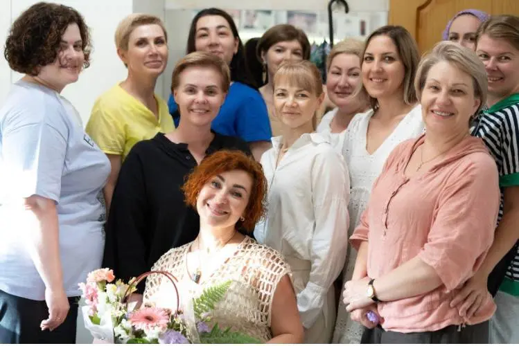 Про школу…
На встречах в Школе красоты весной часто звучит:
«Наверное, уже поздно начинать уход с кислотами…»
На самом деле весна — это как раз время мягкого обновления | Сетка — социальная сеть от hh.ru