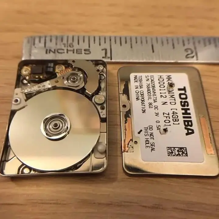 Предлагаю сделать паузу и просто посозерцать.
В 2006 году вышел телефон Nokia N91 с удивительной для того времени фишкой | Сетка — социальная сеть от hh.ru