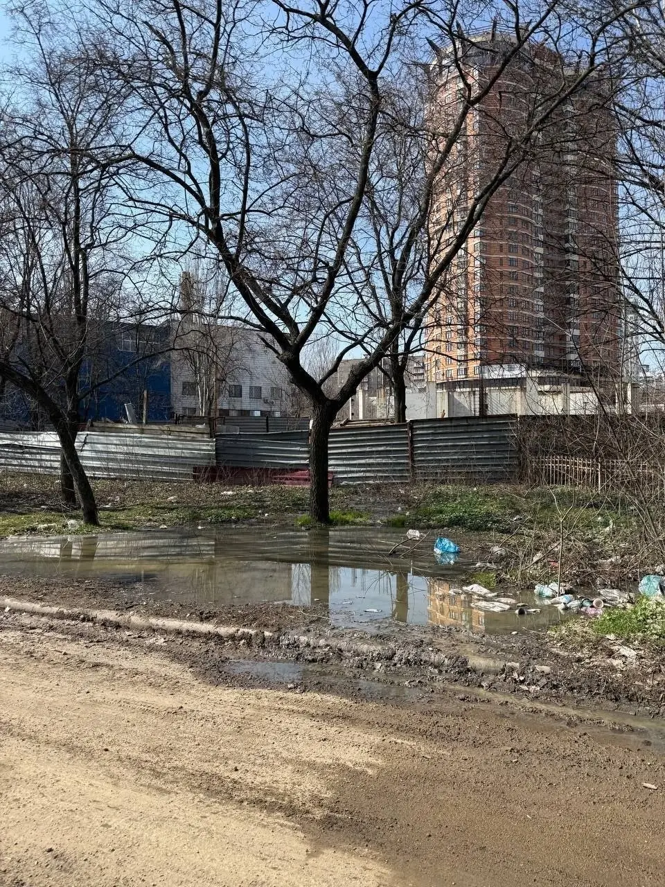 Порыв канализухи возле спорткомплекса "Динамо" в Донецке. | Сетка — социальная сеть от hh.ru