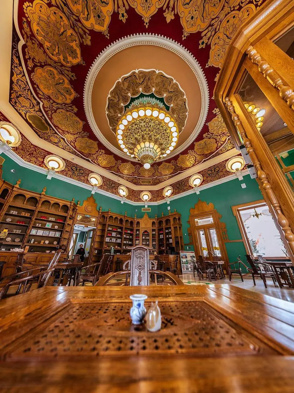 🔥Отреставрированный павильон «Главтабак» на ВДНХ
После масштабной реставрации, завершившейся в начале 2026 года, здесь открылся Клуб чайной культуры «ЧаЕ» | Сетка — социальная сеть от hh.ru