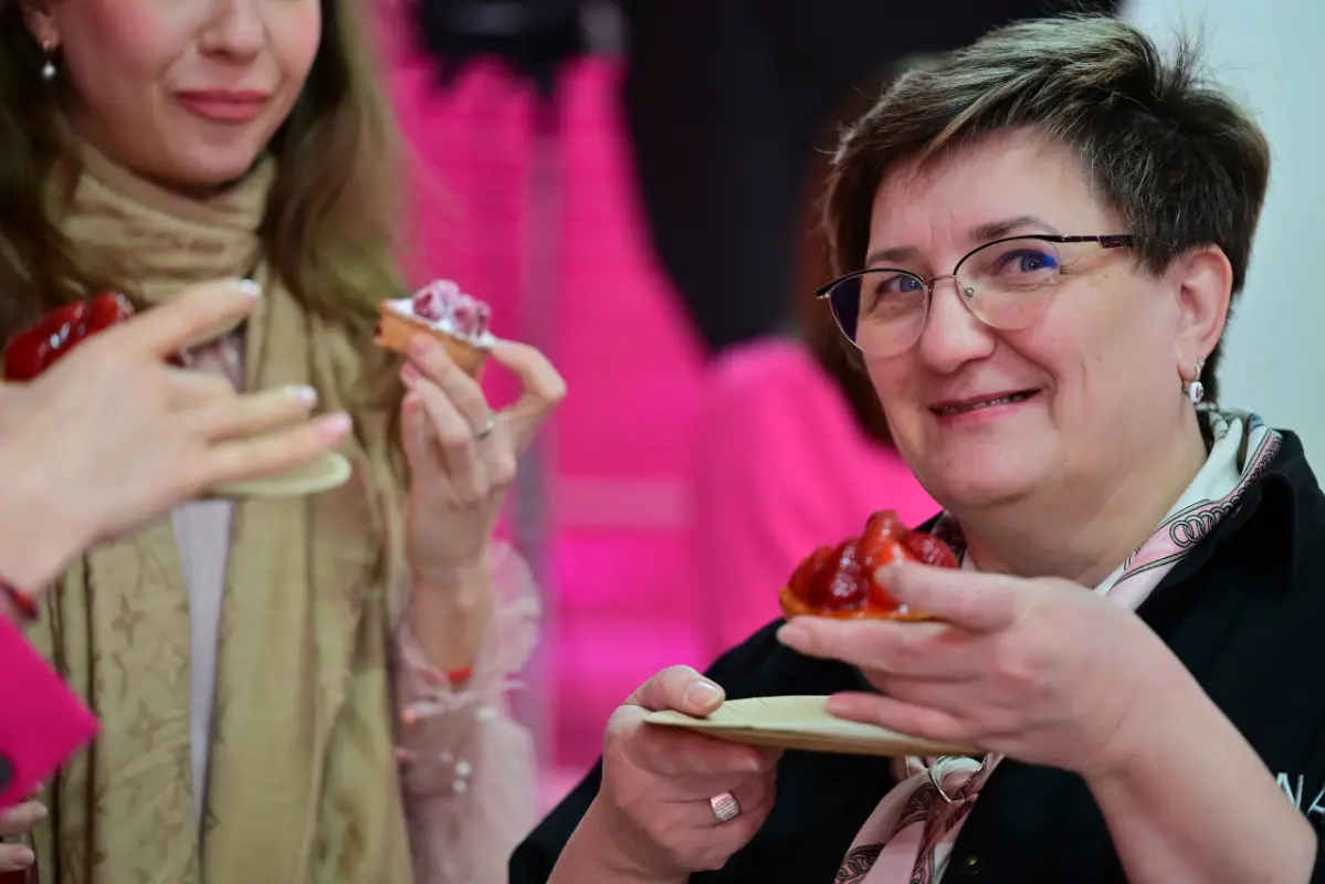 Устроим art-weekend! В арт-выходной отправимся за хорошим настроением на вечеринку #ROZOVO! Нашему Искусству достались непростые времена, но бывали вызовы и раньше - Искусство с ними справлялось и спр... | Сетка — социальная сеть от hh.ru