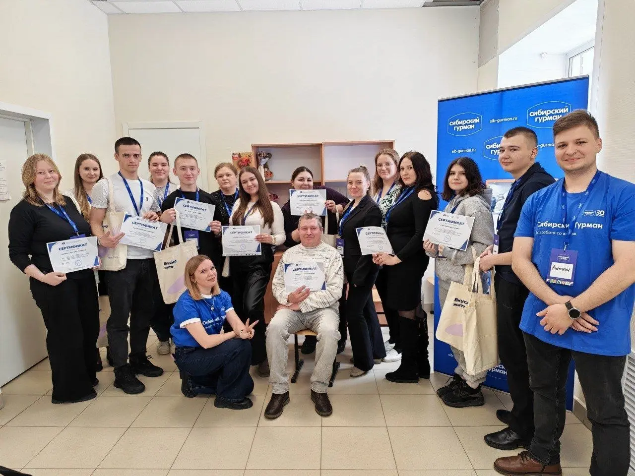 🚀 Не теория, а практика: студенты НКППиП освоили бережливое производство!
Группа студентов Новосибирского колледжа пищевой промышленности и переработки прошла курс от «Сибирского Гурмана» | Сетка — социальная сеть от hh.ru