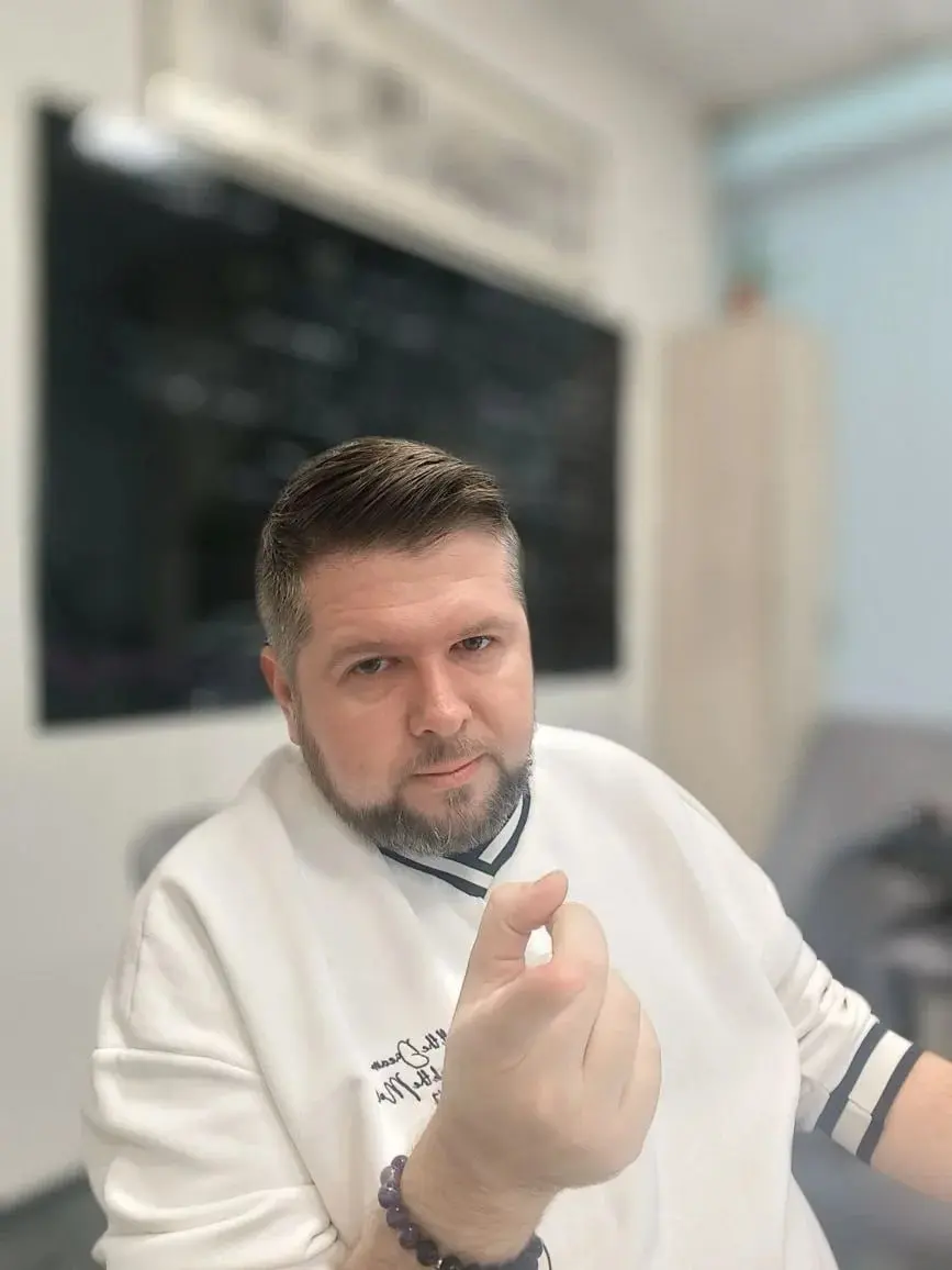 Немного закулисья: чем я вообще занимаюсь
Иногда люди думают, что я просто «что-то провожу» 😄 Ну, знаете, вышел, поговорил, все поаплодировали — разошлись.
К счастью реальность чуть интереснее | Сетка — социальная сеть от hh.ru