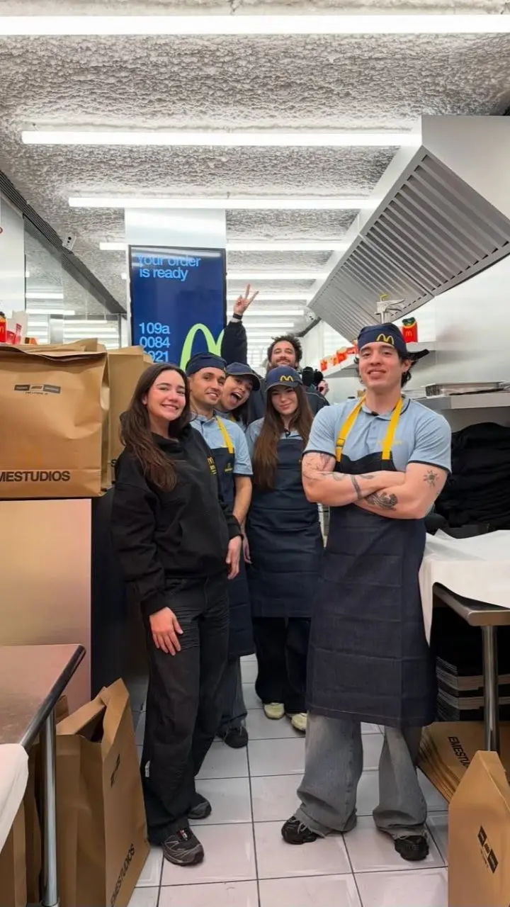 McDonald’s x Eme Studios
В минувшие выходные один из магазинов streetwear-бренда Eme Studios в Мадриде буквально трансформировался в кухню McDonald’s в рамках коллаборации двух компаний | Сетка — социальная сеть от hh.ru