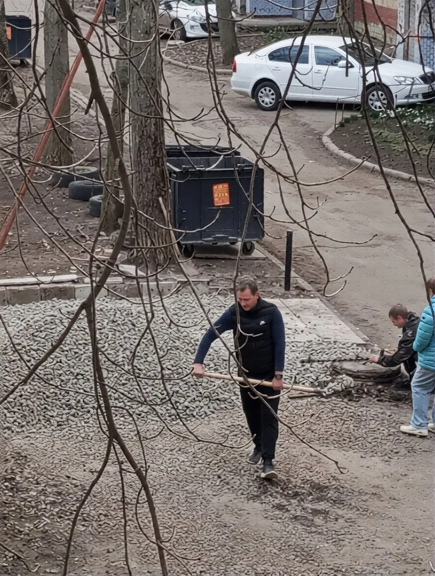 "Самовольно делают себе стоянку в зоне отдыха жильцов, ул. Текстильщиков, 8.
Передвинули мусорники, засыпают гравием, на протесты жильцов не реагируют." | Сетка — социальная сеть от hh.ru