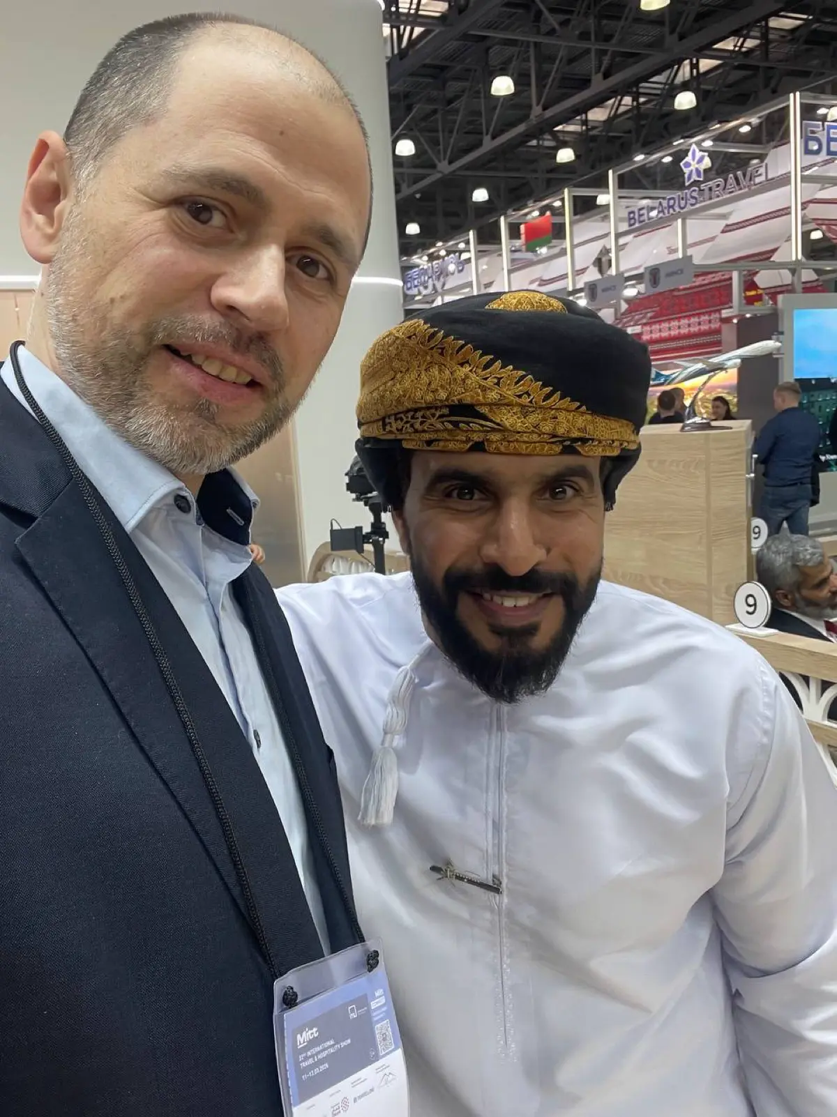 ✨🕌🇴🇲 Где ещё можно пообщаться с представителем министерства Оман?
Только на MITT 2026
Зашёл на стенд Омана — разговорился с Халидом из команды министерства туризма | Сетка — социальная сеть от hh.ru