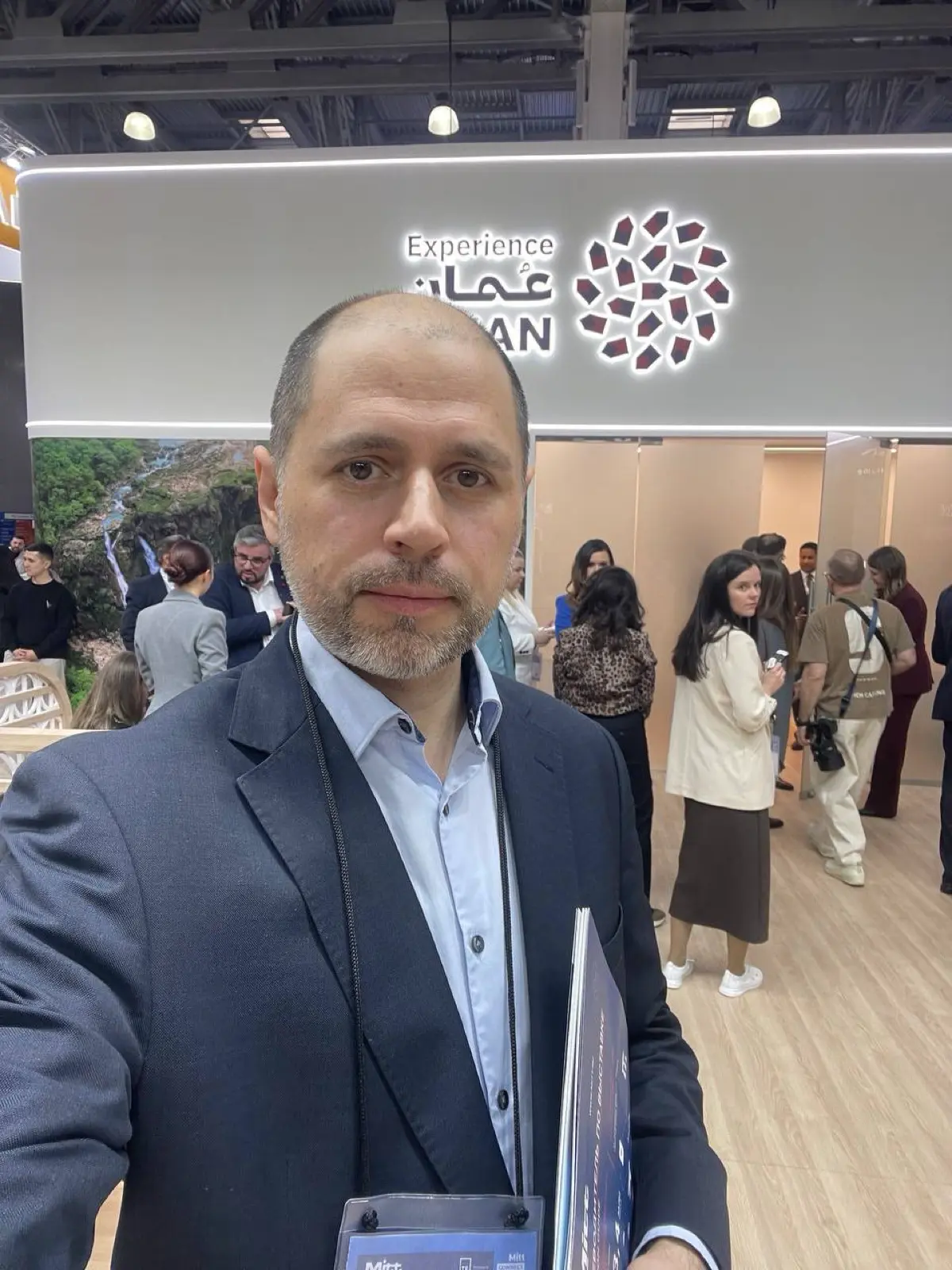 ✨🕌🇴🇲 Где ещё можно пообщаться с представителем министерства Оман?
Только на MITT 2026
Зашёл на стенд Омана — разговорился с Халидом из команды министерства туризма | Сетка — социальная сеть от hh.ru