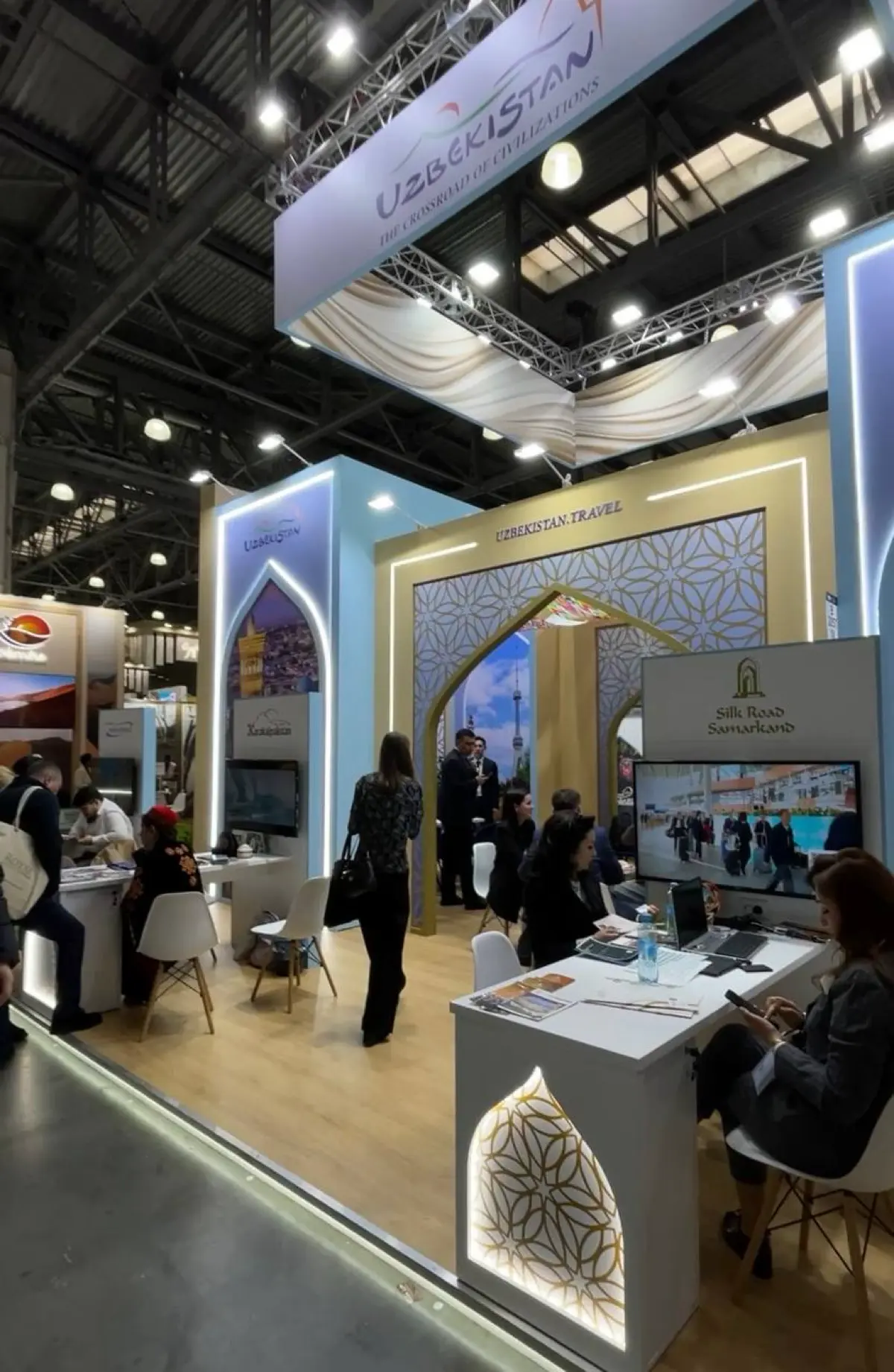 ✨🕌🇴🇲 Где ещё можно пообщаться с представителем министерства Оман?
Только на MITT 2026
Зашёл на стенд Омана — разговорился с Халидом из команды министерства туризма | Сетка — социальная сеть от hh.ru
