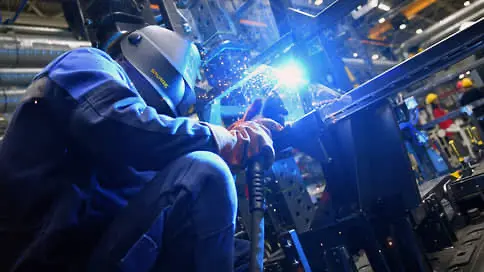 Рынок труда меняется быстрее, чем кажется:
В России вакансий стало меньше (-20%), при этом резюме - больше (+30%). Это не парадокс - это новая логика бизнеса | Сетка — социальная сеть от hh.ru