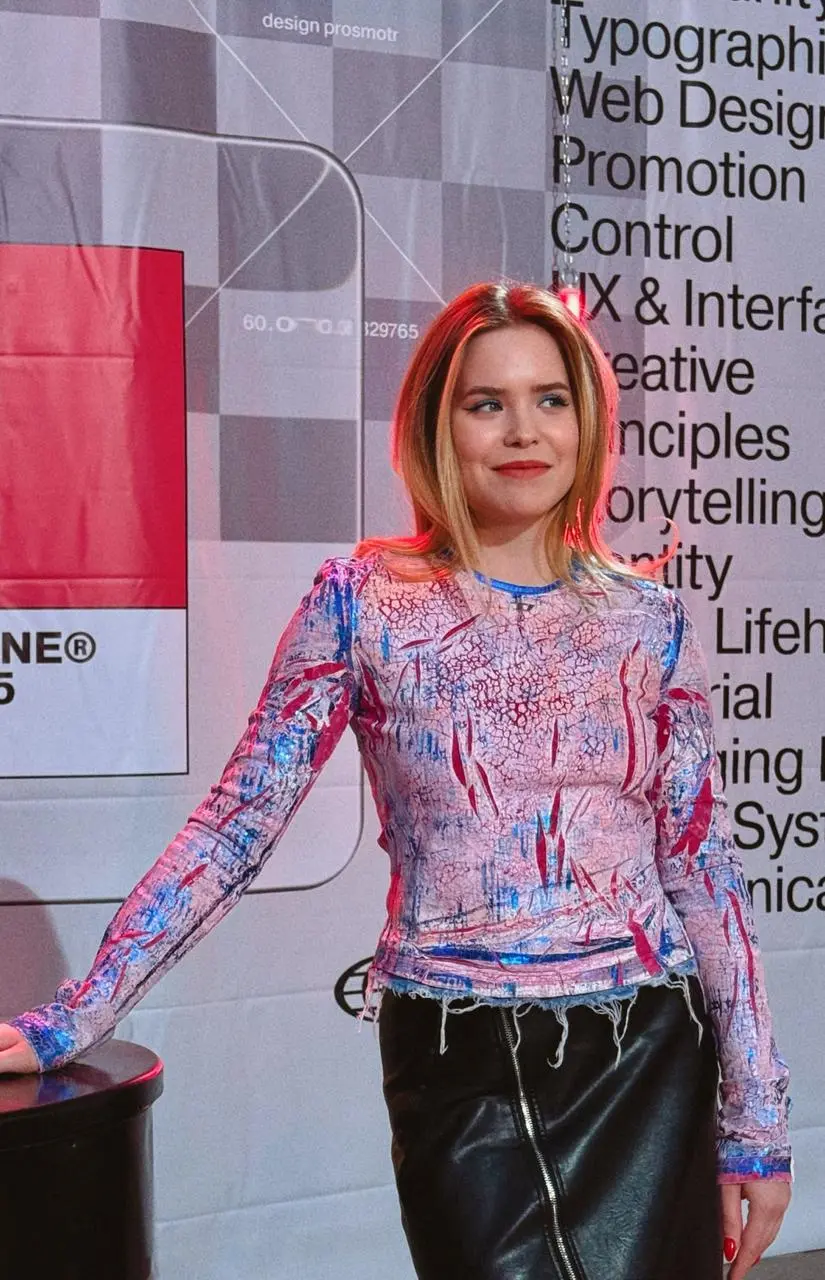 Потусила в выходные на Design Prosmotr, встретилась со многими, рада была всех видеть!
Спасибо @egorlipikin за фото 🤟
А скоро будут вырезки из выступлений с моего дизайн-стендапа, так что не переключа... | Сетка — социальная сеть от hh.ru