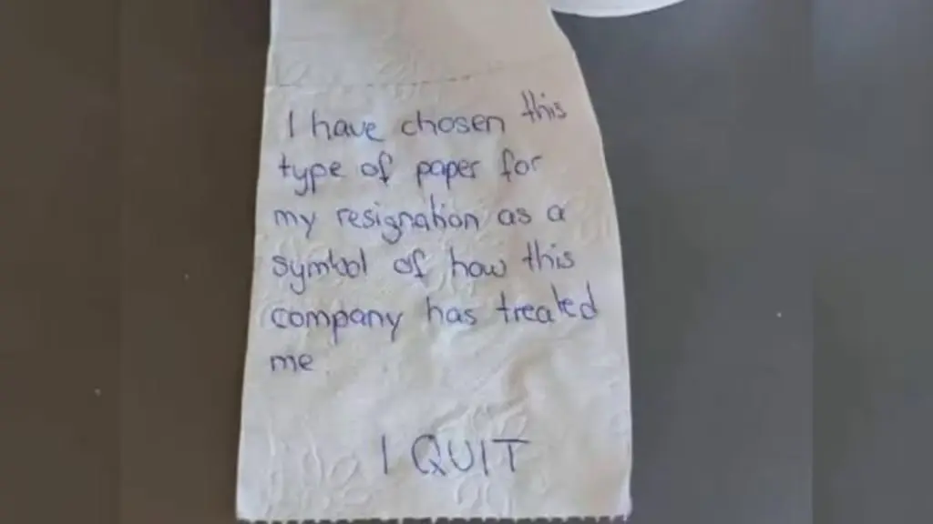 Вы будете смеяться, но один зумер из Сингапура написал заявление об увольнении на туалетной бумаге
«Я чувствовал себя как эта туалетная бумага — меня использовали, когда было нужно, а потом выбрасывал... | Сетка — социальная сеть от hh.ru