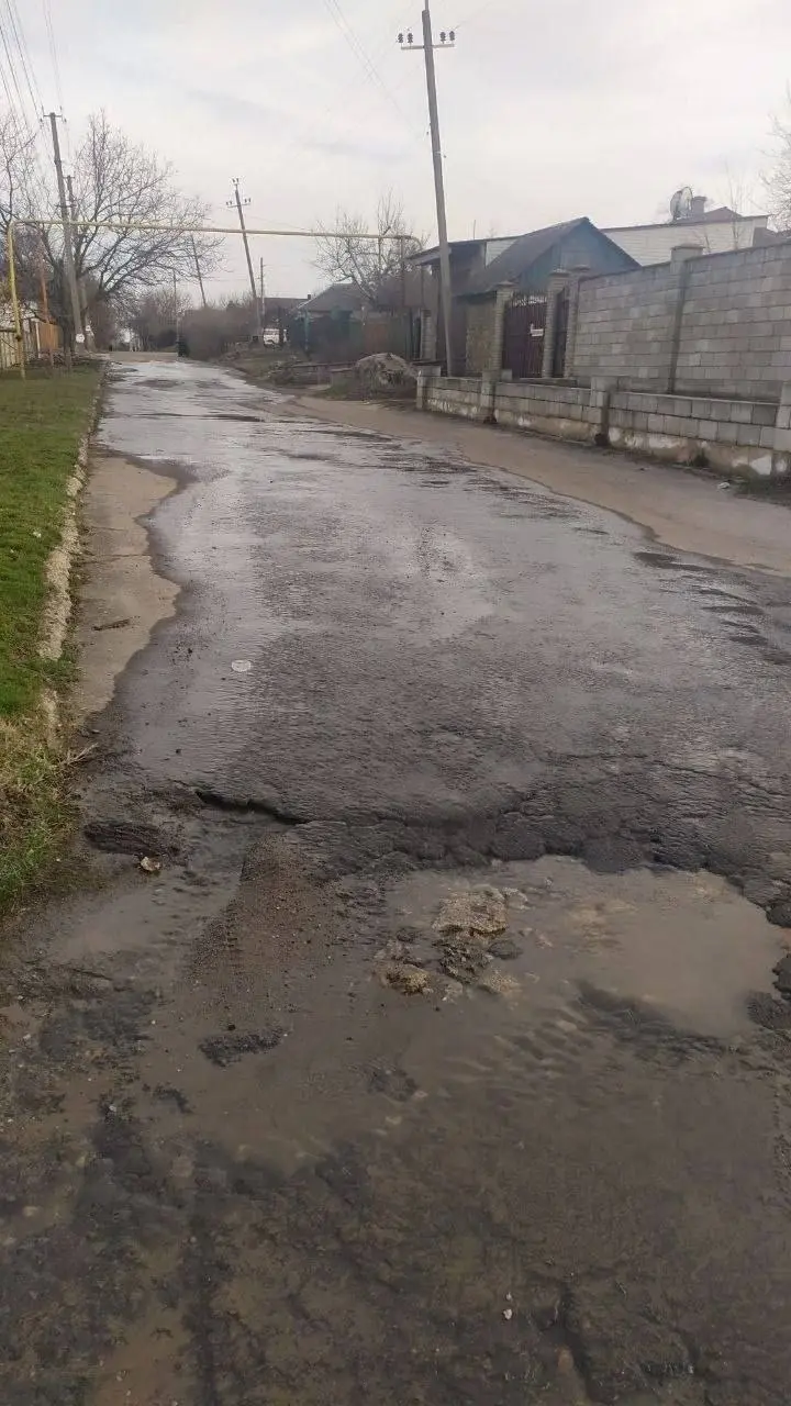 Реки ценной питьевой воды пополняют 31-й ставок уже не первый месяц. Макеевка, пос.Коттеджи. | Сетка — социальная сеть от hh.ru