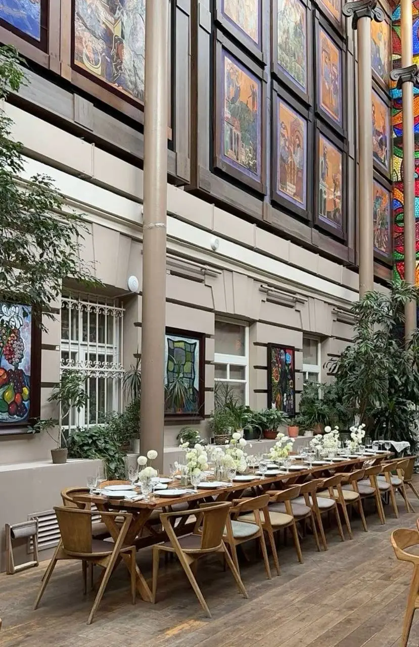 💍 Красивые и неожиданные места для бракосочетания
В столице есть нестандартные локации, где можно официально зарегистрировать брак — сотрудники ЗАГС выезжают прямо на место | Сетка — социальная сеть от hh.ru