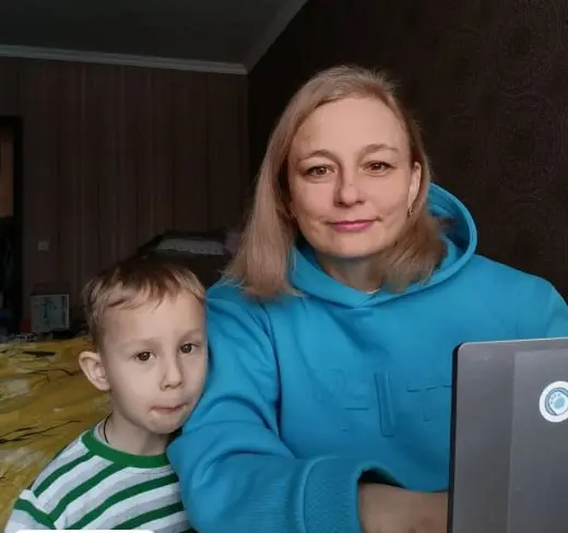 Хочется рассказать, как я создавала предыдущий ролик
Кстати, ролик был сделан полностью на бесплатных генерациях!
1️⃣Идея - ну тут все понятно | Сетка — социальная сеть от hh.ru
