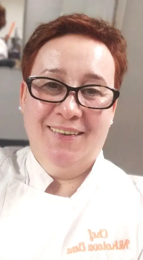 Елена Николова