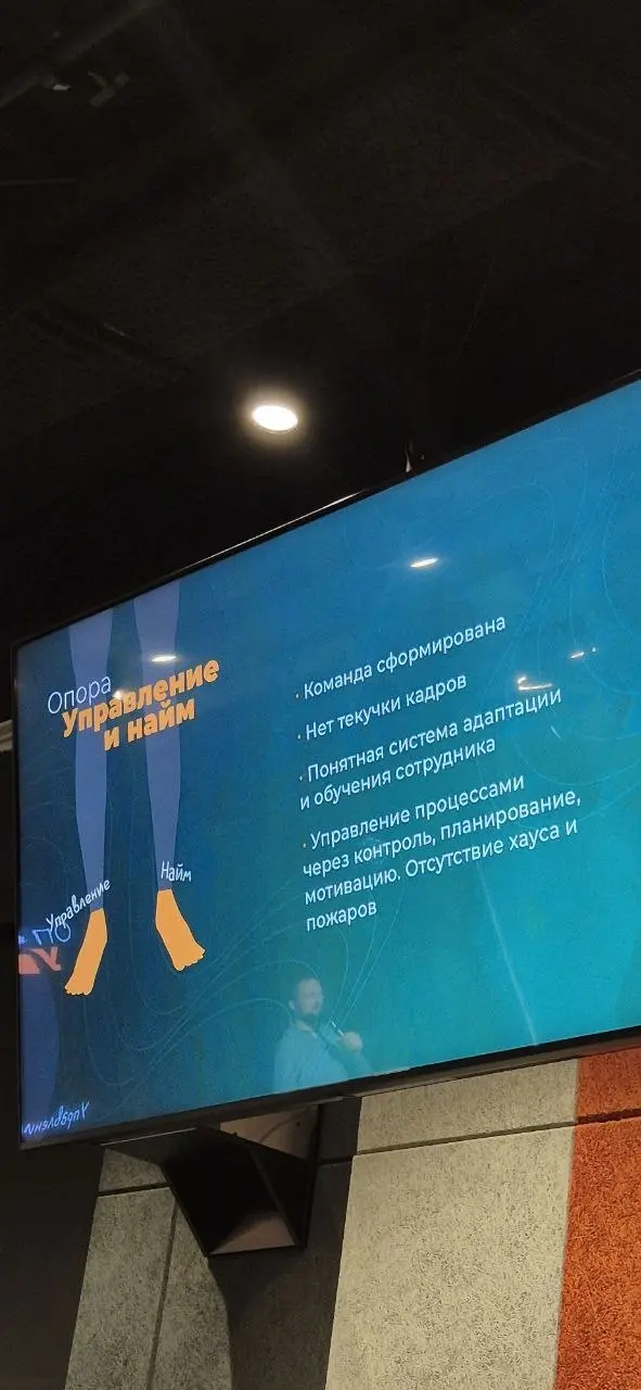 Вчера, после приёма защиты дипломов в УрГЭУ, заглянула на конференцию "Креатив как бизнес‑инструмент: как малому и среднему бизнесу расти быстрее" | Сетка — социальная сеть от hh.ru