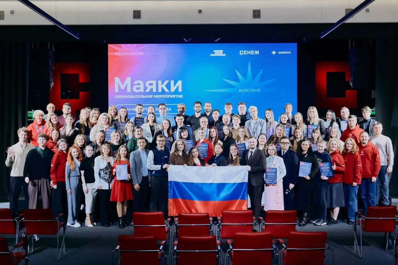 И снова я в эфире 🤩🎉
Сейчас расскажу, где была и что делала…
Итак, на прошлой неделе завершился годовой образовательный проект «Маяки» от МУ «Сенеж».
Я принимала в нем активное смысловое участие | Сетка — социальная сеть от hh.ru