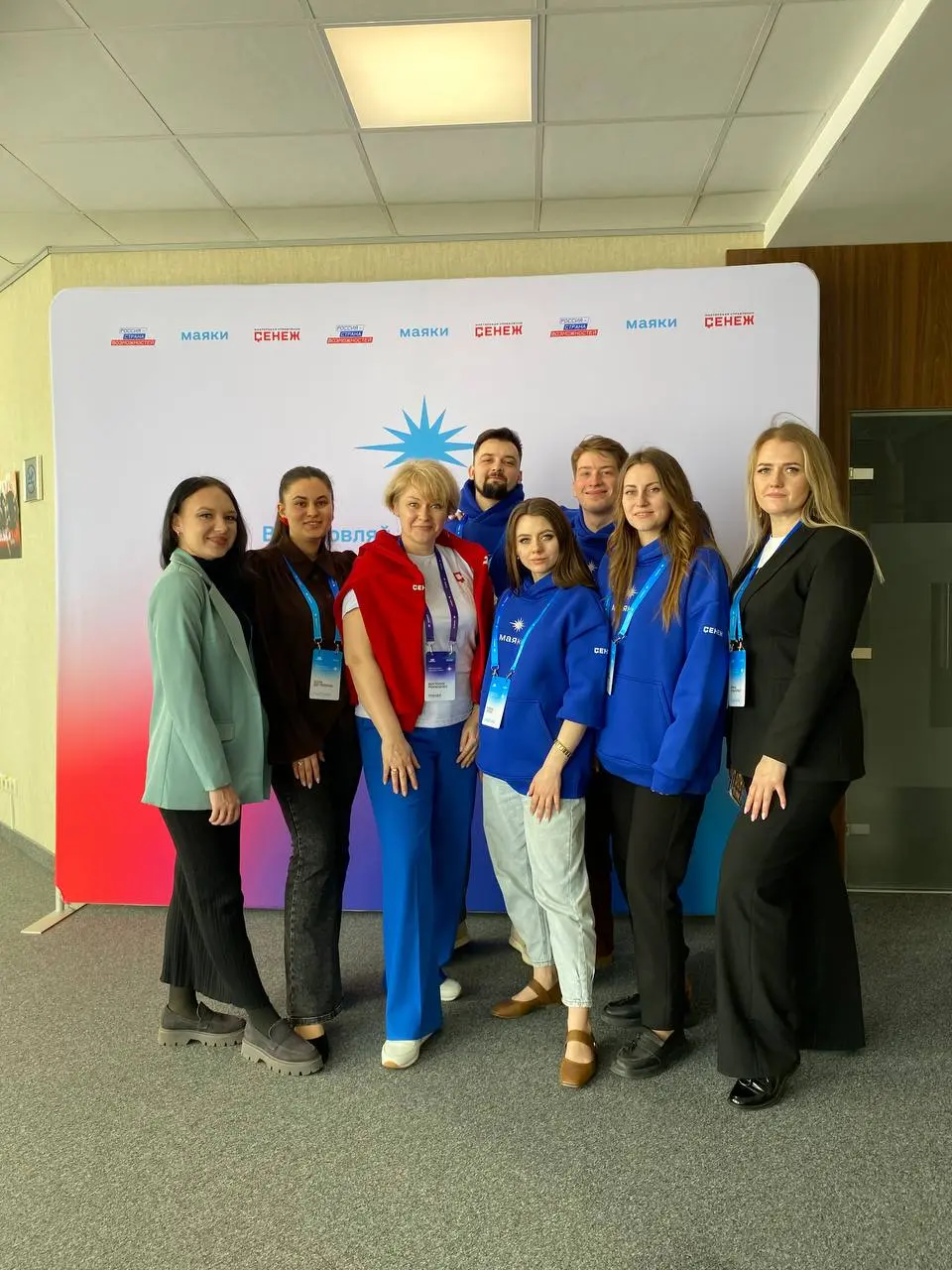 Про них…
Мы работали вместе почти год | Сетка — социальная сеть от hh.ru