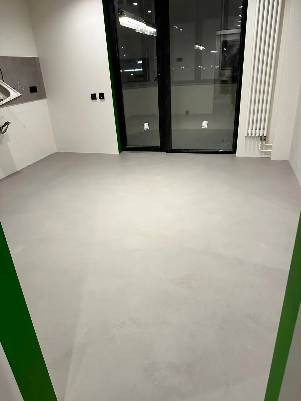 ✨ Микроцемент когда нужен современный, прочный и действительно практичный интерьер
Микроцемент - это многокомпонентное декоративное покрытие, в состав которого входят:
🪨 цемент тонкого помола
🔬 полиме... | Сетка — социальная сеть от hh.ru