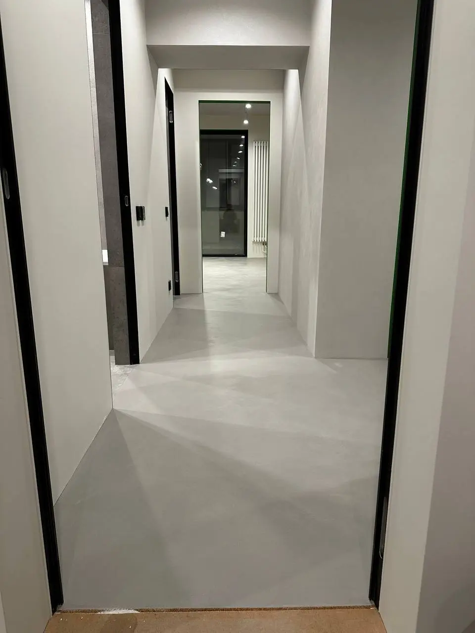 ✨ Микроцемент когда нужен современный, прочный и действительно практичный интерьер
Микроцемент - это многокомпонентное декоративное покрытие, в состав которого входят:
🪨 цемент тонкого помола
🔬 полиме... | Сетка — социальная сеть от hh.ru