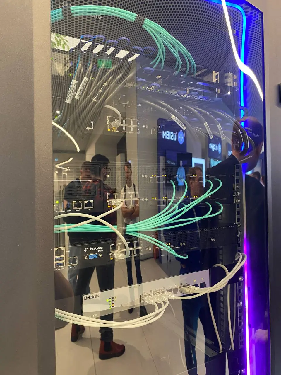 Сейчас будем говорить вот про эту стойку.
#UserGateOpenConf
| Розыгрыши: Boosty, TG, MAX |
| Telegram | VK | Сайт | MAX |
В этом посте были ссылки, но мы их удалили по правилам Сетки | Сетка — социальная сеть от hh.ru