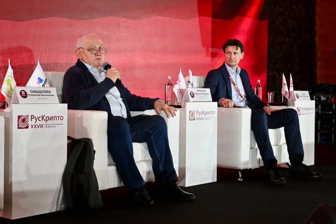 Как прошёл первый день «РусКрипто’2026» 🔥
Стартовали с пленарного заседания, где задали тон всей конференции: обсудили ключевые вызовы отрасли, развитие криптографии и актуальные вопросы регулирования | Сетка — социальная сеть от hh.ru