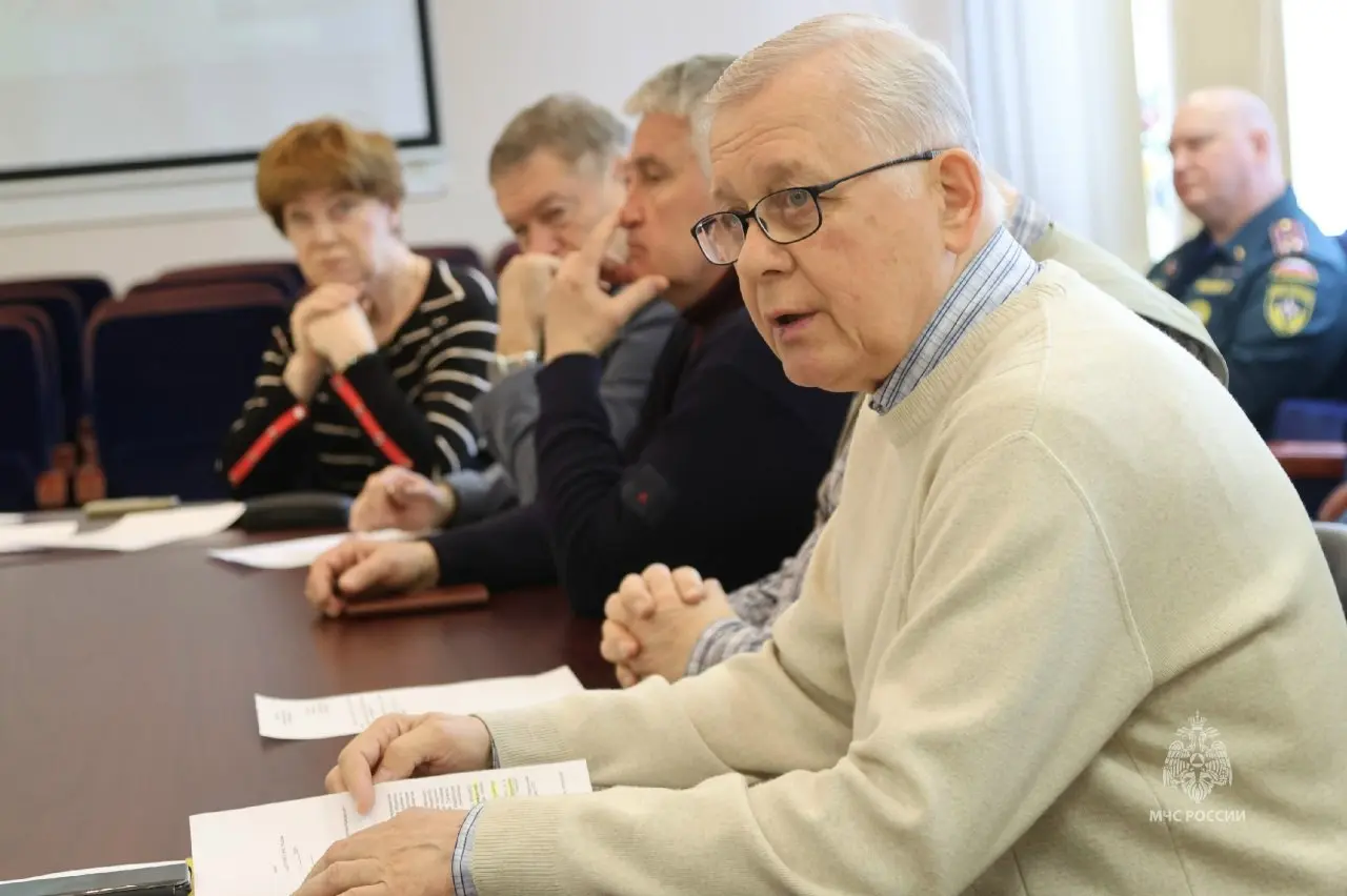В состав научно-технического совета ВНИИПО МЧС России внесены изменения.
✍В заседании принял участие советник Министра МЧС России Юрий Журавлев | Сетка — социальная сеть от hh.ru