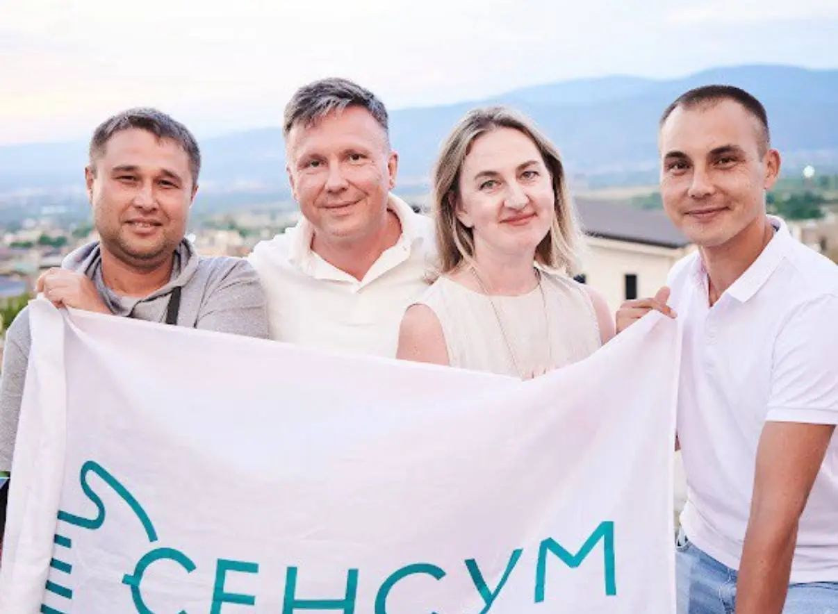 Почему СЕНСУМ — надёжный партнёр 🤝
Надёжность — это не про слова.
Это про то, как проходит работа каждый день | Сетка — социальная сеть от hh.ru