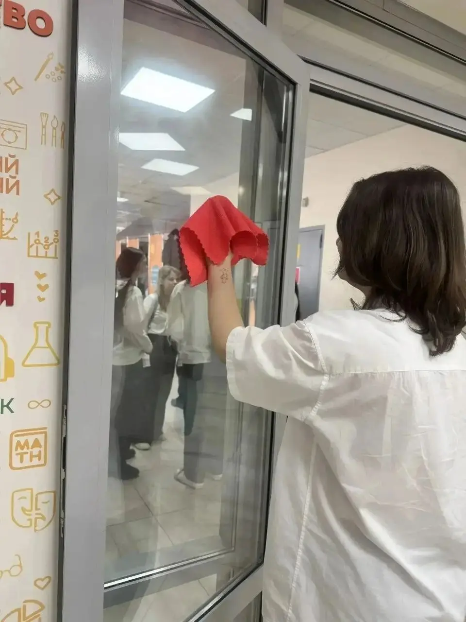 💼 Свои первые деньги школьники Ставрополя могут заработать в ремонтных бригадах.
В марте к работе приступили 277 школьников от 14 лет | Сетка — социальная сеть от hh.ru