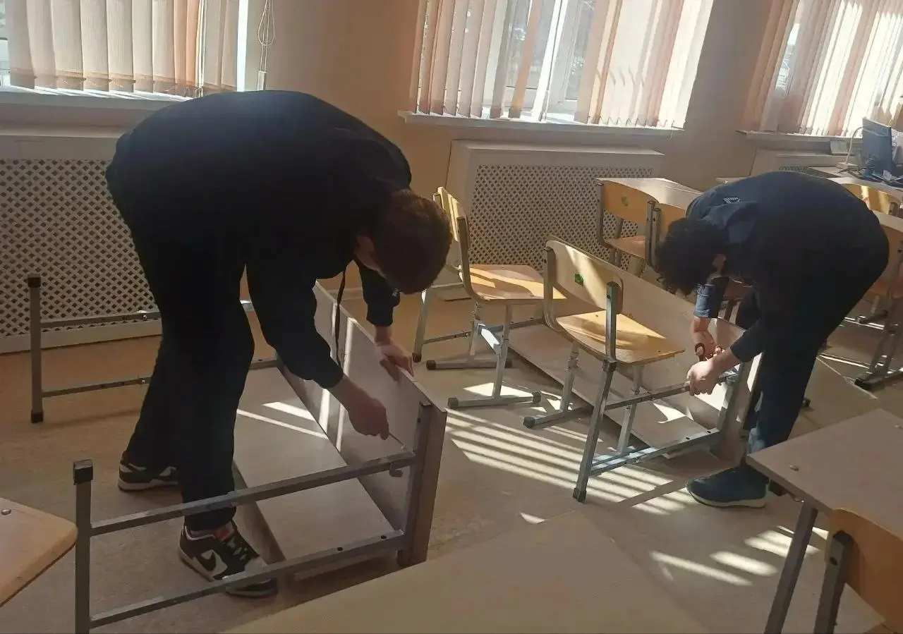 💼 Свои первые деньги школьники Ставрополя могут заработать в ремонтных бригадах.
В марте к работе приступили 277 школьников от 14 лет | Сетка — социальная сеть от hh.ru