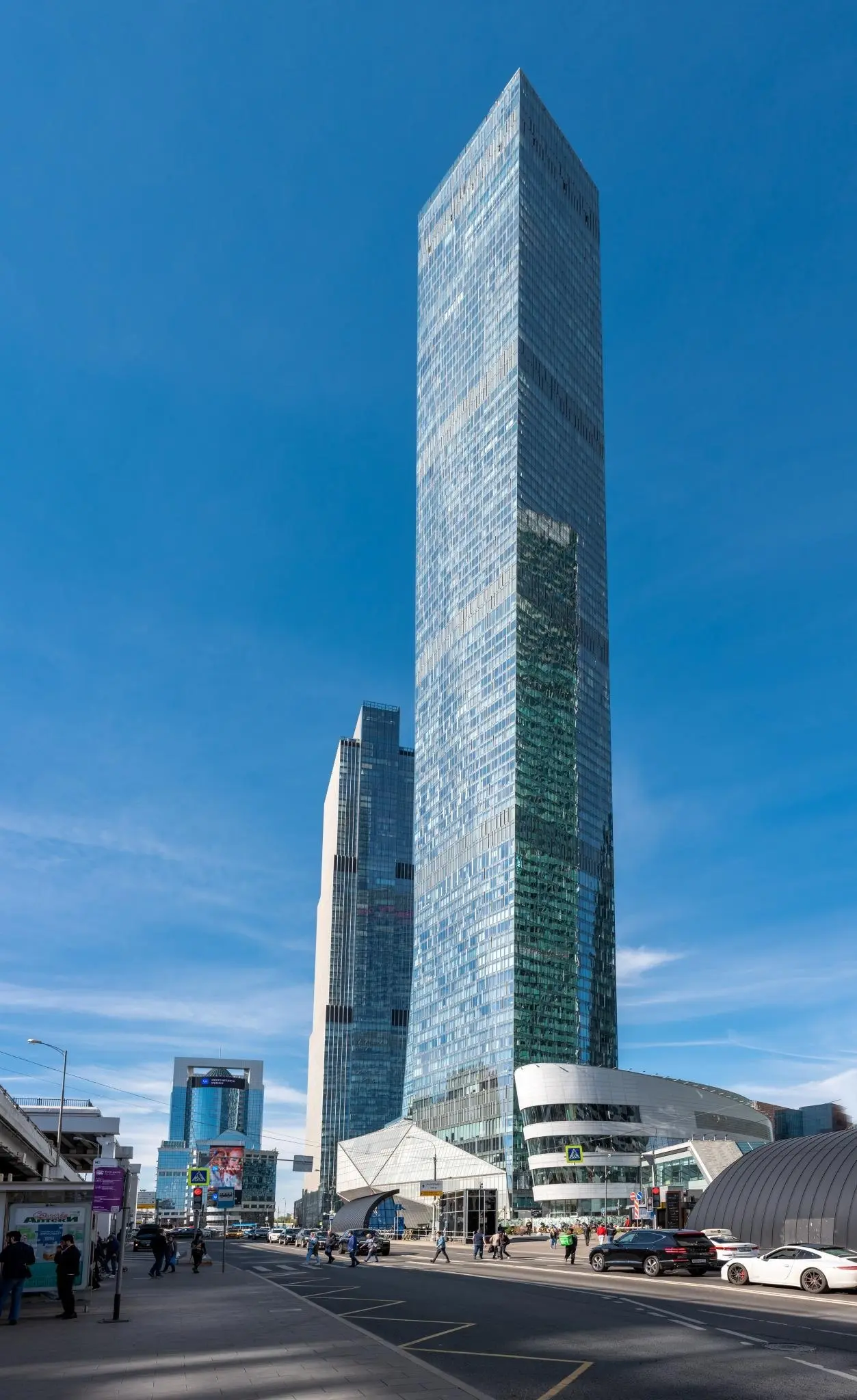 ХАЙ-ТЕК / ТЕХНО-ЭСТЕТИКА (high-tech)
Продолжаем рубрику #стиливархитектуре | Сетка — социальная сеть от hh.ru