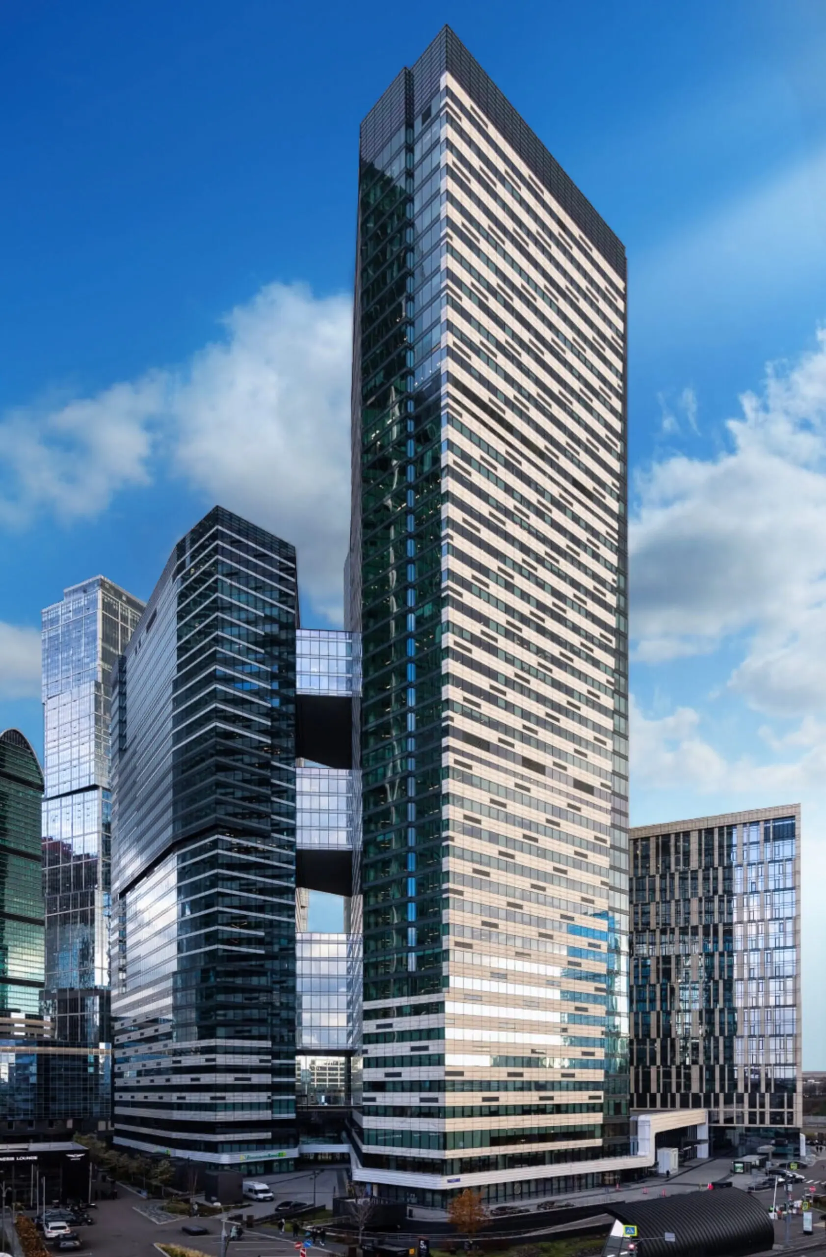 ХАЙ-ТЕК / ТЕХНО-ЭСТЕТИКА (high-tech)
Продолжаем рубрику #стиливархитектуре | Сетка — социальная сеть от hh.ru