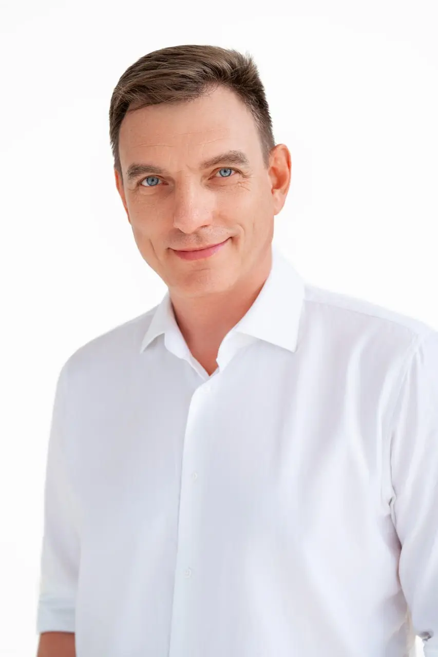 В Микроне сменился генеральный директор
Гульнара Хасьянова завершает работу в Микроне, генеральным директором назначен Сергей Ранчин, сообщили в Микроне | Сетка — социальная сеть от hh.ru