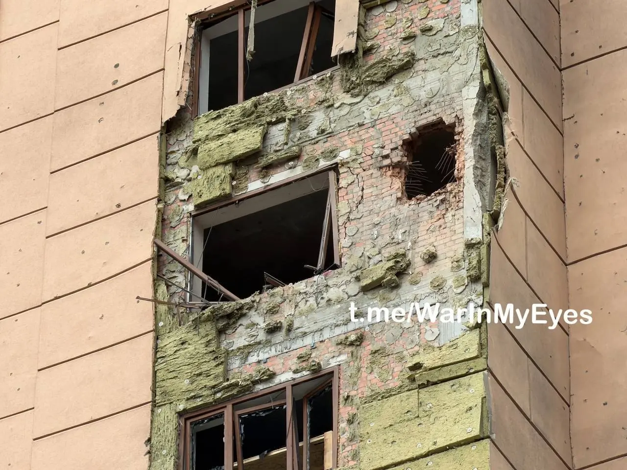 Последствия прилета ударного БПЛА самолетного типа в Ворошиловском районе Донецка сегодня днем | Сетка — социальная сеть от hh.ru