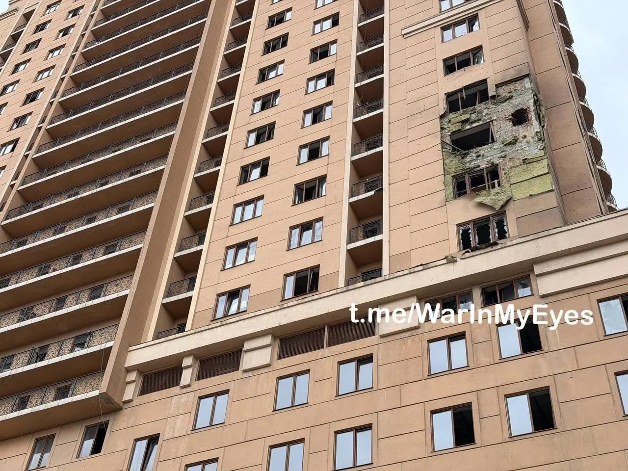 Последствия прилета ударного БПЛА самолетного типа в Ворошиловском районе Донецка сегодня днем | Сетка — социальная сеть от hh.ru