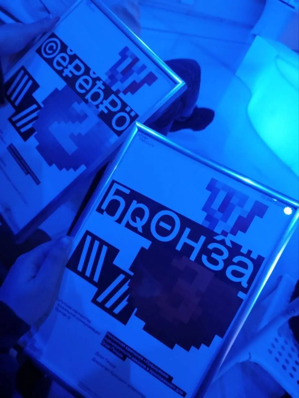 На днях мы с командой забрали 2 и 3 место на конкурсе в номинации BEST CRAFT OF VISUAL BRAND
COMMUNICATION / Лучшее мастерство визуальной коммуникации бренда 🥰
Silver Mercury — это один из крупнейших ... | Сетка — социальная сеть от hh.ru
