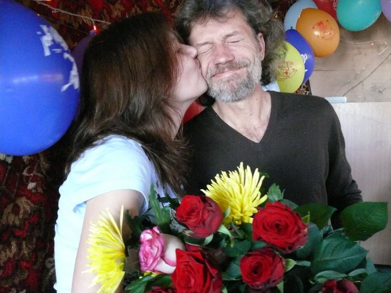 «Ало пап, да, отснялись, теперь едем на шапку к байкерам»
У киношников есть традиция, собираться на «шапку» - жесткая попойка всей съемочной группы в последний день съемок | Сетка — социальная сеть от hh.ru