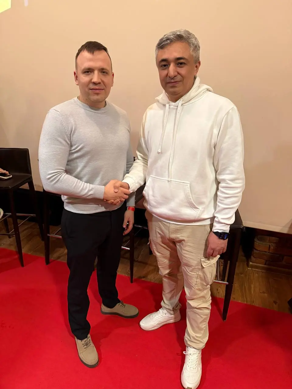 Сегодняшний день получился по-настоящему насыщенным и завершился событием, которое, как мне кажется, станет важной точкой для киноиндустрии Москвы | Сетка — социальная сеть от hh.ru