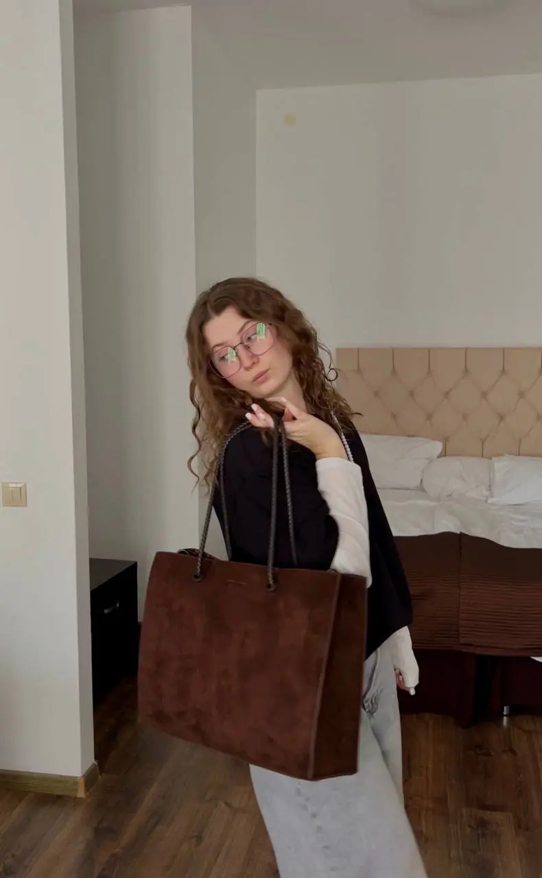 Про преподавание в Сириусе
почти сразу после отпуска на неделю укатила в Сочи, чтобы поделиться знаниями со студентиками Сириуса 🌴🏫
для меня это не первый опыт "училки", поэтому было не сильно сложно
... | Сетка — социальная сеть от hh.ru