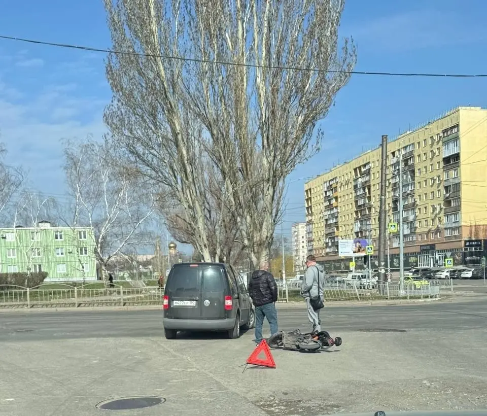 В Мариуполе сбили электросамокатчика на бульваре Шевченко, возле проспекта Кирова | Сетка — социальная сеть от hh.ru