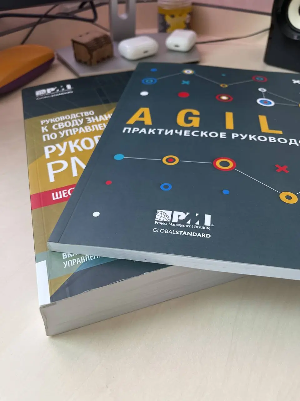 Привет! 🫂
Давно планировала написать об одной, известной многим (если не всем), книге: PMBOK | Сетка — социальная сеть от hh.ru