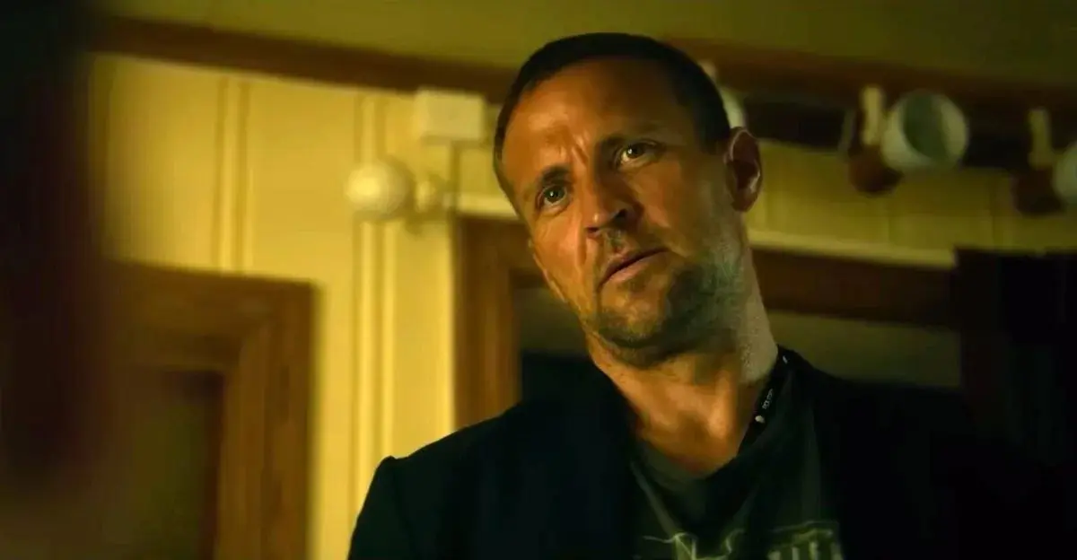 🎬 КиноРекомендация
Привет, друзья! 👋
Обычно я делюсь с вами тем, что уже успела посмотреть, но сегодня хочу сделать исключение | Сетка — социальная сеть от hh.ru